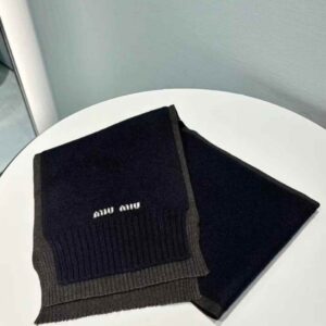 미우미우 머플러 네이비